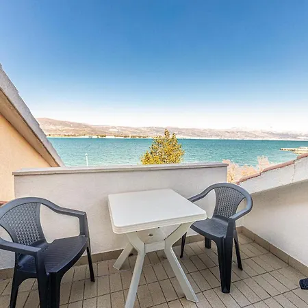 1 Bedroom Lovely In Mastrinka